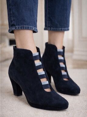 Pas De Rouge Suede Leather Booties Made in Italy